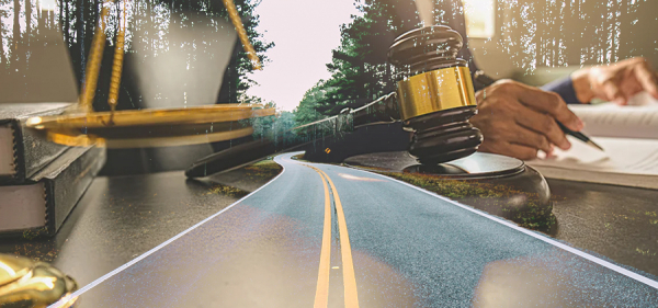 El sinuoso camino por la legalidad